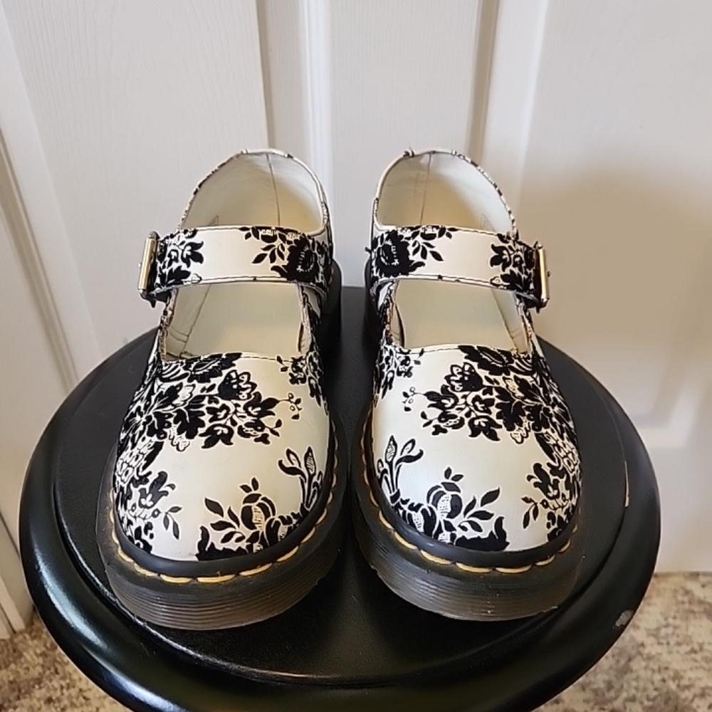 Dr Marten Mary Jane shoes Sz Women's US 7
